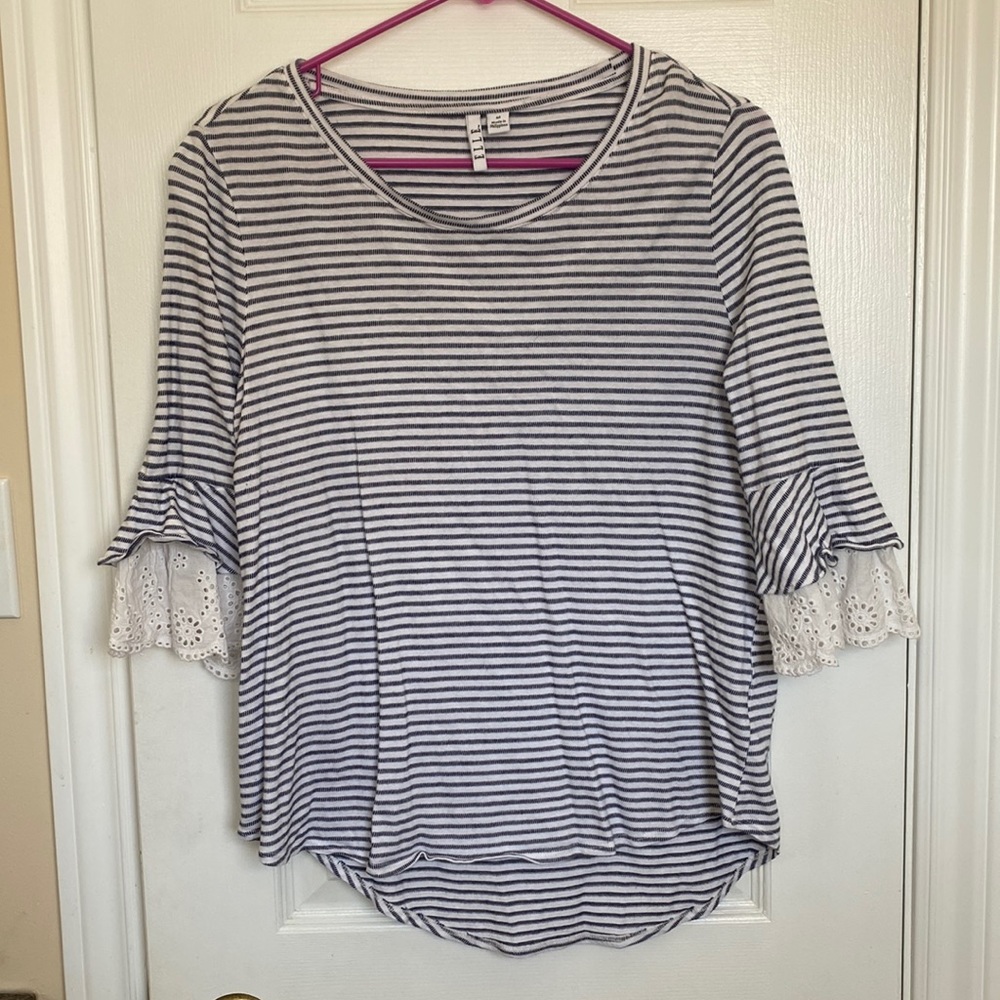 Elle 3/4 length sleeve shirt with lace detail